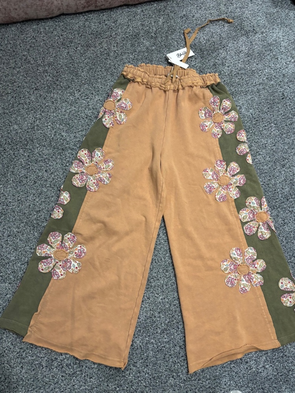Bluevelvet medium rust floral sweatpants nwt - Picture 5 of 5